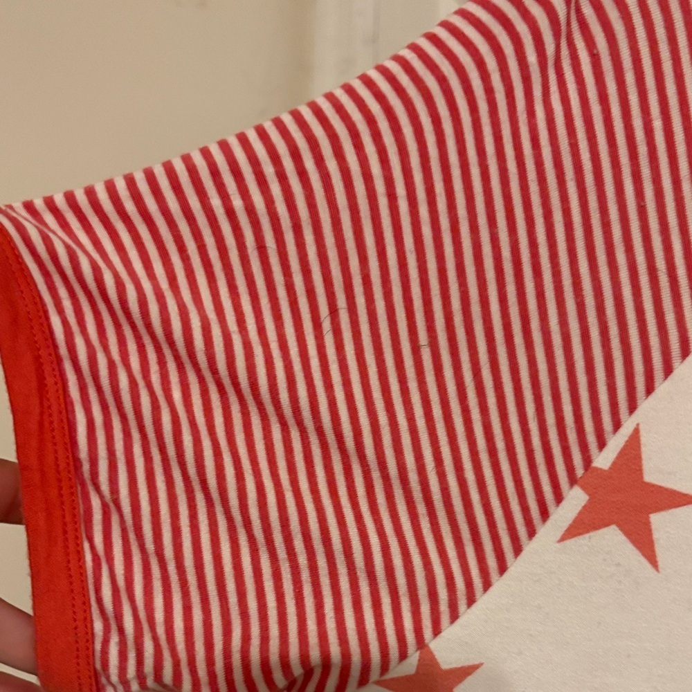 7th Ray Red and White Star Print Top - Picture 2 of 5